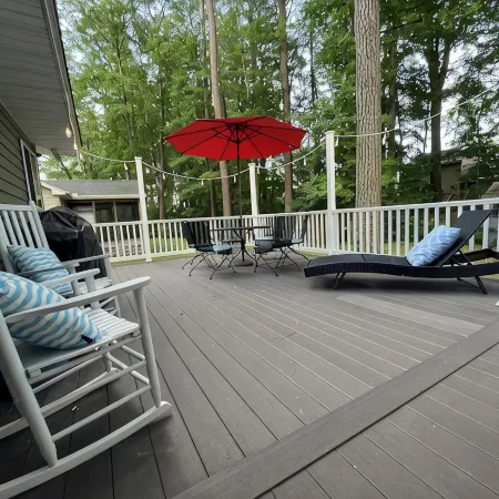 Cozy, Bright Beach Retreat In The Woods (Great for Pets & Kids