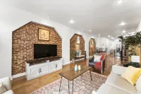 Cozy Baltimore Townhome - Jacuzzi