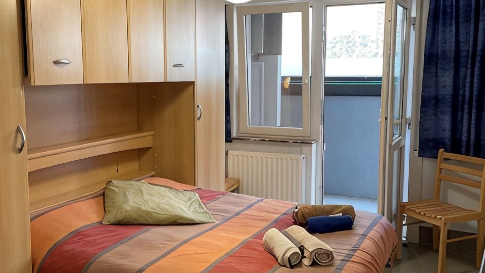 Cozy apartment on the seawall in Westende
