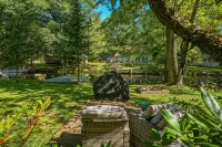 Phenomenal 6-Bedroom Cottage with AC in Charming Cadillac - 3 stjerner