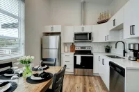 Squeaky clean brand new 2 bedroom close to major routes. - 3 étoiles