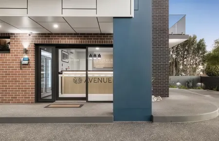 Avenue Motel Apartments Отели рядом с достопримечательностью «St Luke's Anglican Church»