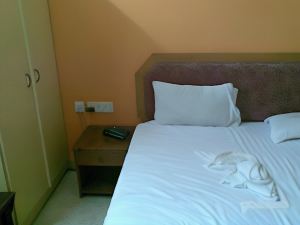 Hotel Safari, Venjaramood