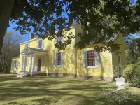 The Sunnyside Sisters Bed and Breakfast Hotels in Clarksville