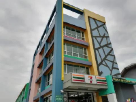 The Sea Bangsaen Hotel Hotels near Bangsaen Beach Roundabout