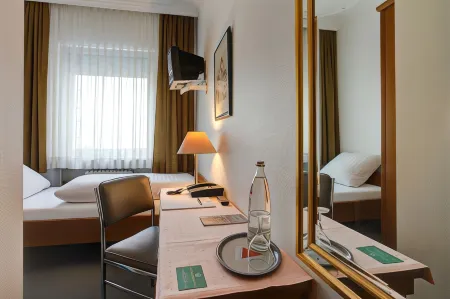 Centro Hotel Arde Koln, Trademark Collection by Wyndham Отели рядом с достопримечательностью «Dom Treasury»