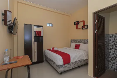 RedDoorz Syariah Near Politeknik Negeri Madiun Hotels in Taman