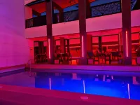 Hotel Batha - สระว่ายน้ำส่วนตัว