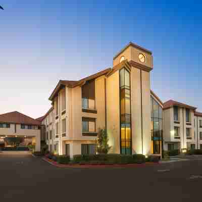 Holiday Inn Express & Suites Santa Clara - Silicon Valley Hotel Exterior