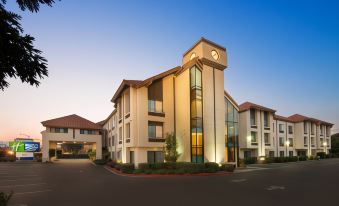 Holiday Inn Express & Suites Santa Clara - Silicon Valley