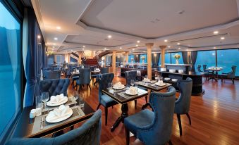 Le Theatre Cruises - Wonder on Lan Ha Bay