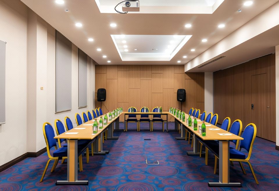 라마다 호텔 & 스위트 바이 윈덤 예레반