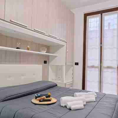 [Seveso-Stazione] Design, Wifi & Garage Privato Rooms