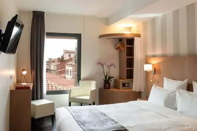 Hôtel le Père Léon Hotels in Toulouse