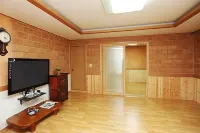 Hongcheon Kiwajib Punggyeong Hanok Stay