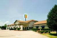Super 8 by Wyndham Van Buren/Ft. Smith Area Hotel di 