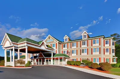 Country Inn & Suites by Radisson, Lake George Queensbury, NY Hotels near L.L.Bean