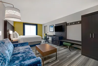 Holiday Inn Express & Suites Kansas City-Grandview