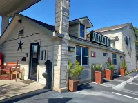 Cedar Creek Inn Hotels in Burnet County