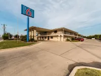 Motel 6 San Antonio, TX - South IH-10 East Hotels near Comanche Park