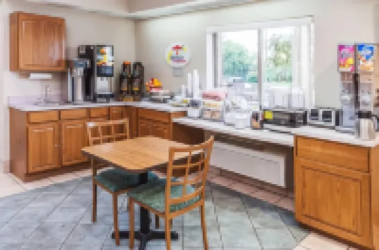 Super 8 by Wyndham Valparaiso Hotels in Valparaiso