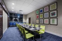 Holiday Inn Express & Suites Queensbury - Lake George Area Hotels in Glens Falls