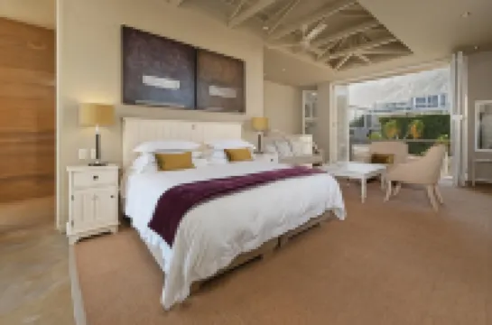 Mosselberg on Grotto Beach