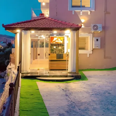 Eighth Wonders Hotel