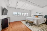 Dickson St. Hideaway