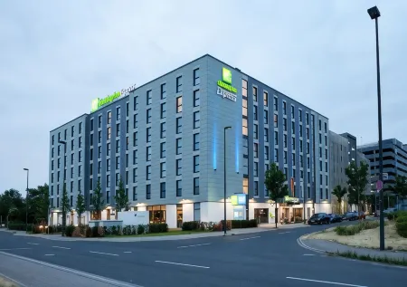โรงแรม Holiday Inn Express Düsseldorf Airport บาย IHG