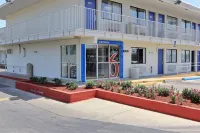 Motel 6 Austin, TX - North
