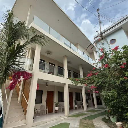 Harman Suites Moalboal Отели в г. Моолбол