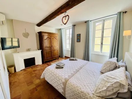 Le Coq du Nord - Mailhac Gîte et Chambres d'Hôtes Отели в г. Сиран