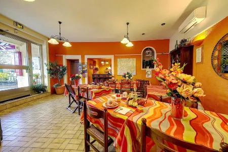 Logis hôtel du Terreau Отели в г. Маноск