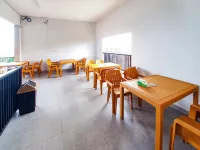 RedDoorz Plus Syariah at Umyas Hotel Near Terminal Anjuk Ladang Nganjuk Hotels in Bagor