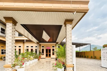 RedDoorz @ Gunari Guest House Merek Karo Отели рядом с достопримечательностью «Уан Три Хилл»