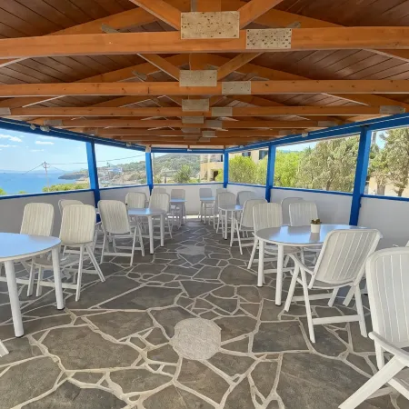 Blue Dolphin Studios and Apartment