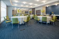Holiday Inn Express & Suites Murrieta - Temecula Hotels in Murrieta
