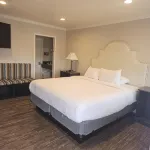 Bay Front Inn - Motels