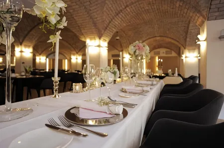 Hotel Bayerischer Hof Отели рядом со станцией ERLANGEN Hauptbahnof Railway Station