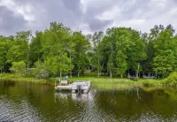 Perfect Summer rental in prime location on Washburn Lake