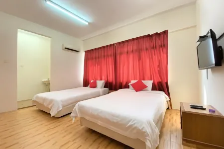 B-Hotel Отели рядом с достопримечательностью «Homestay Penang Palm Court»