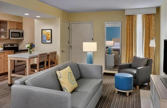 芝加哥隆巴德索尼斯塔ES套房酒店