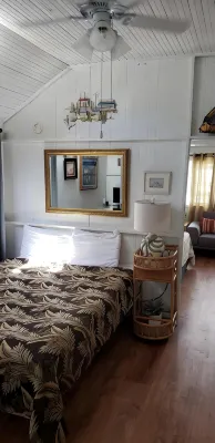 Classic California Beach House on Catalina Island Hotels near Hotel Metropole