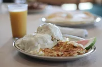 Days Inn by Wyndham Show Low - breakfast