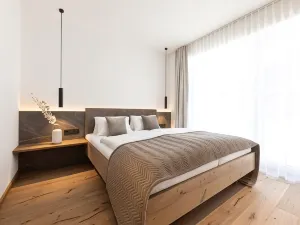 Max Mountain Apartments