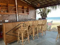 Happy Shack Beach and Wooden Huts - 酒吧