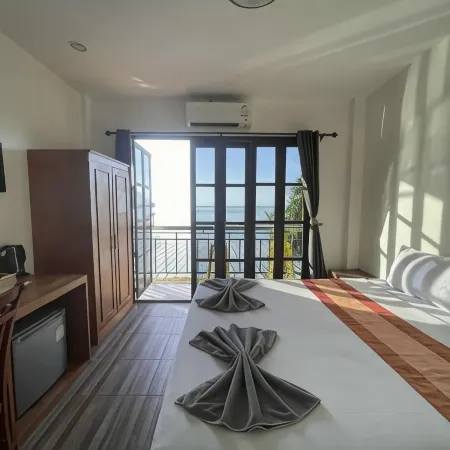 Phi Phi Green House & Sunsky Hostel