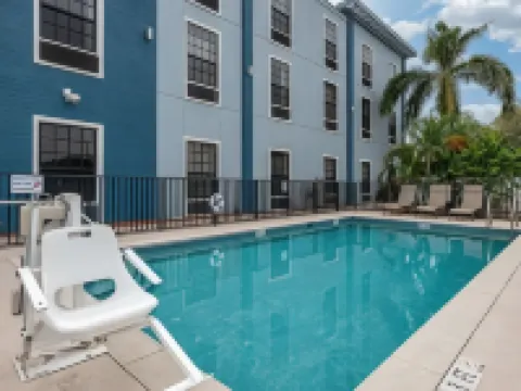 ベストウェスタン プラス ブレーデントン ゲートウェイ ホテル マナティのホテル