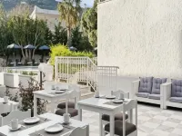 Polos Hotel Paros فنادق في باروس